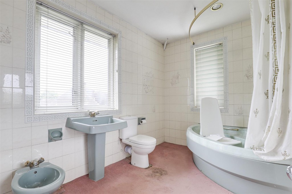 Burton Road, Carlton, Nottinghamshire, NG4 3BB