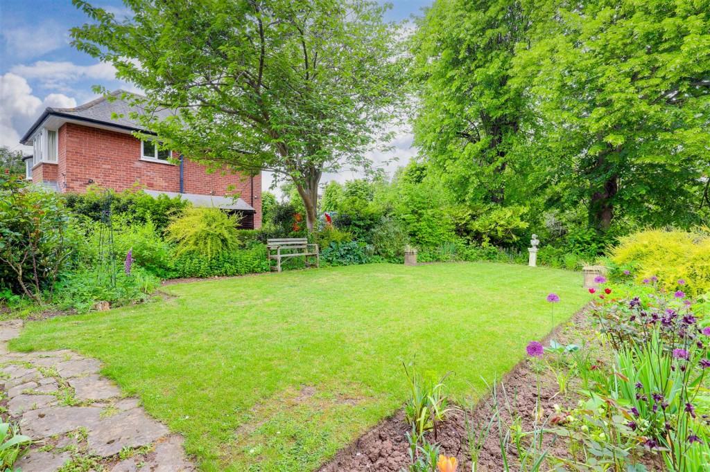 Burton Road, Carlton, Nottinghamshire, NG4 3BB