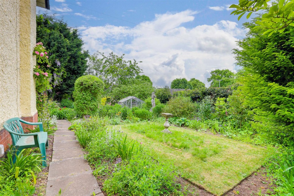 Burton Road, Carlton, Nottinghamshire, NG4 3BB