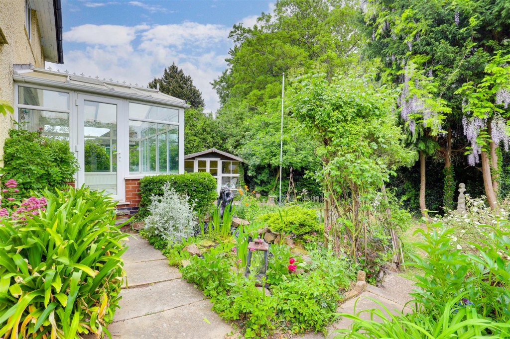 Burton Road, Carlton, Nottinghamshire, NG4 3BB