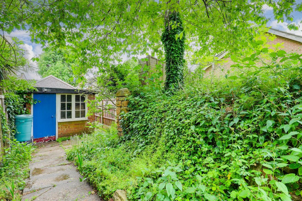 Burton Road, Carlton, Nottinghamshire, NG4 3BB