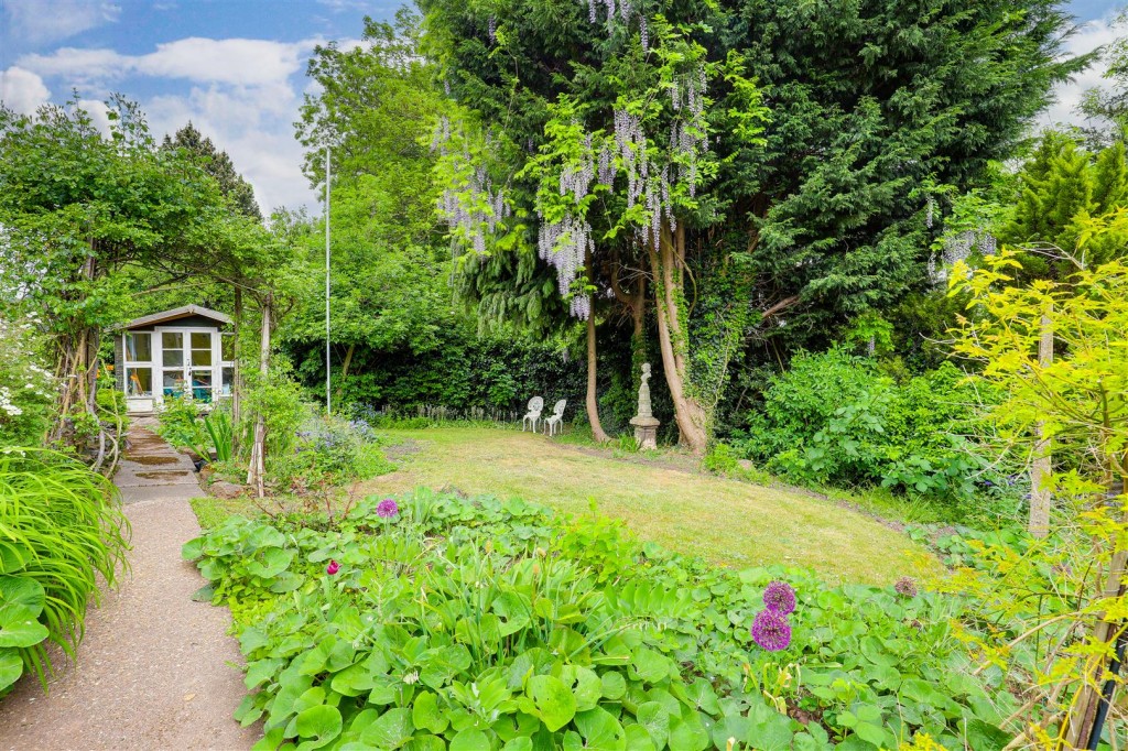 Burton Road, Carlton, Nottinghamshire, NG4 3BB