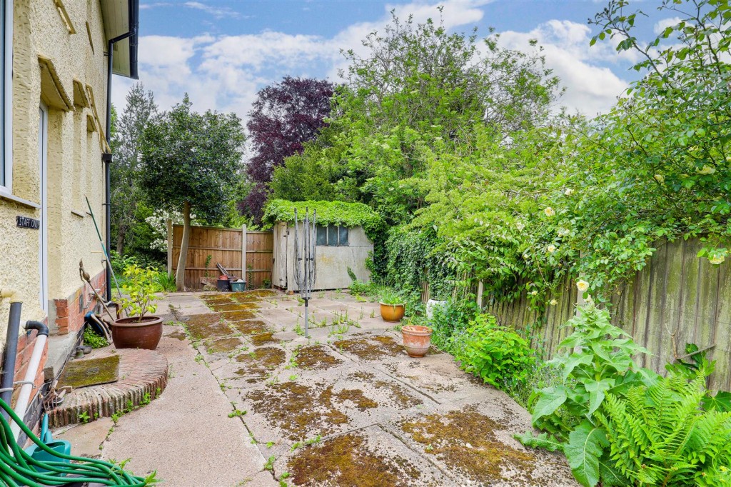 Burton Road, Carlton, Nottinghamshire, NG4 3BB