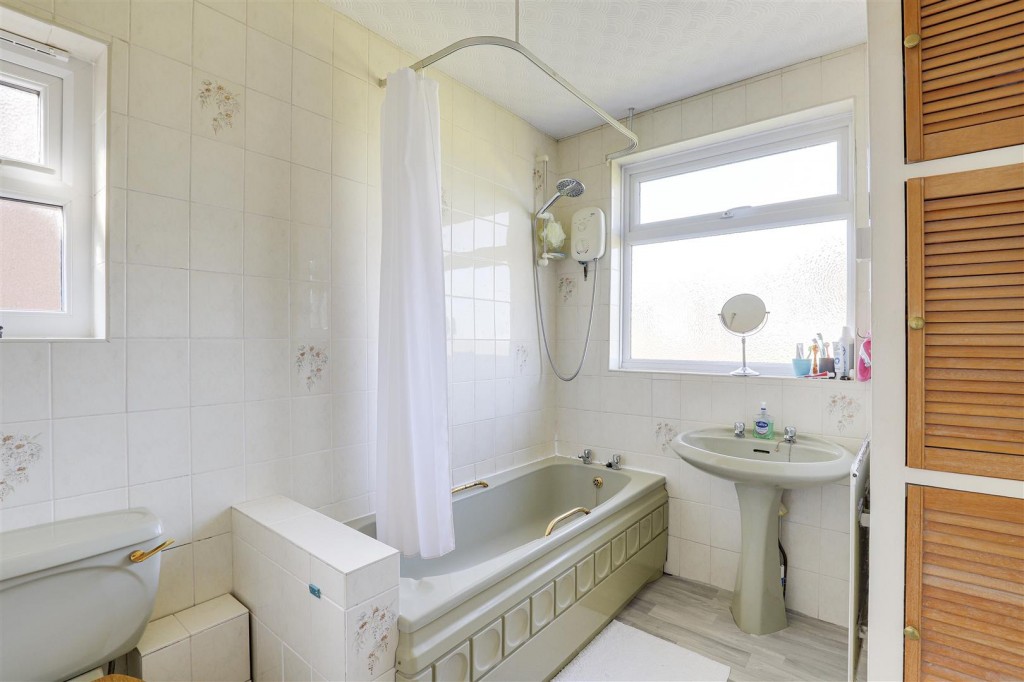 Waddington Drive, West Bridgford, Nottinghamshire, NG2 7GT