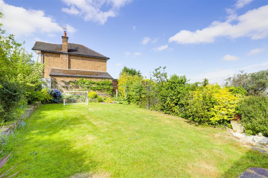 Waddington Drive, West Bridgford, Nottinghamshire, NG2 7GT