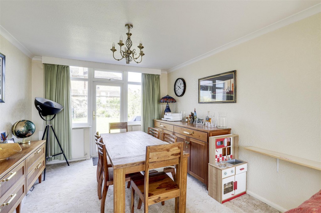 Waddington Drive, West Bridgford, Nottinghamshire, NG2 7GT