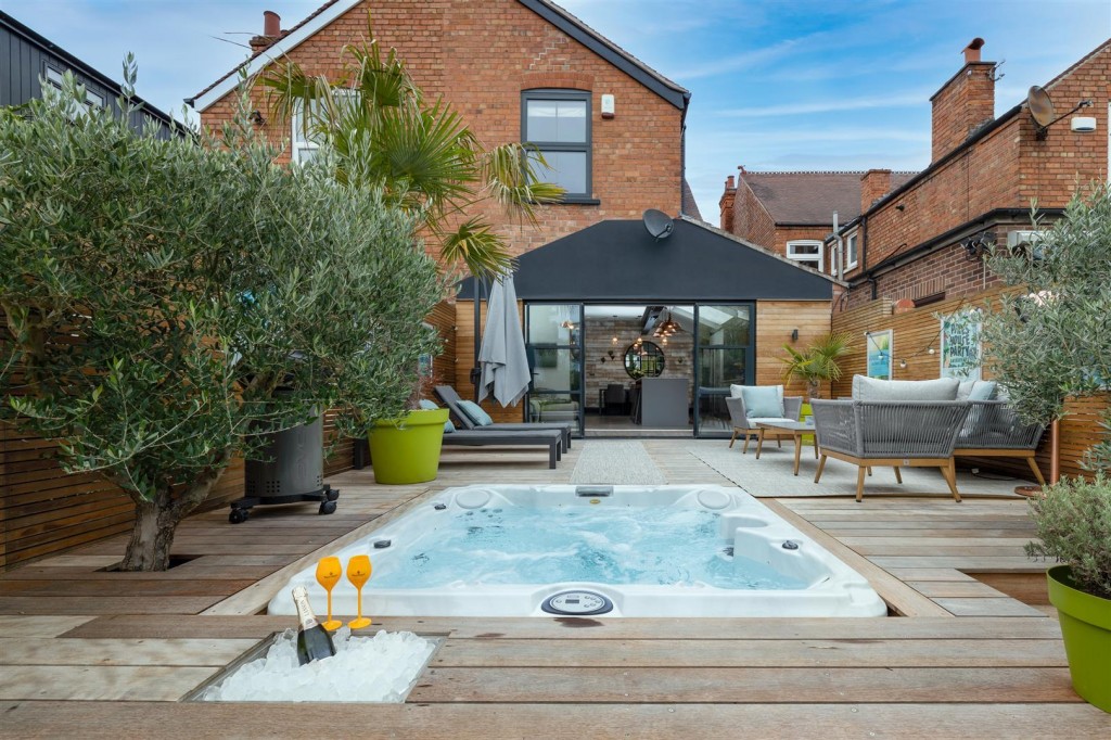 Priory Road, West Bridgford, Nottinghamshire, NG2 5HU