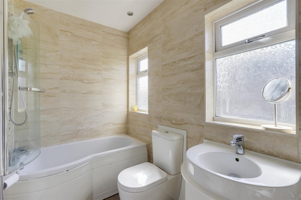 Oakleys Road, Long Eaton, Derbyshire, NG10 1FH