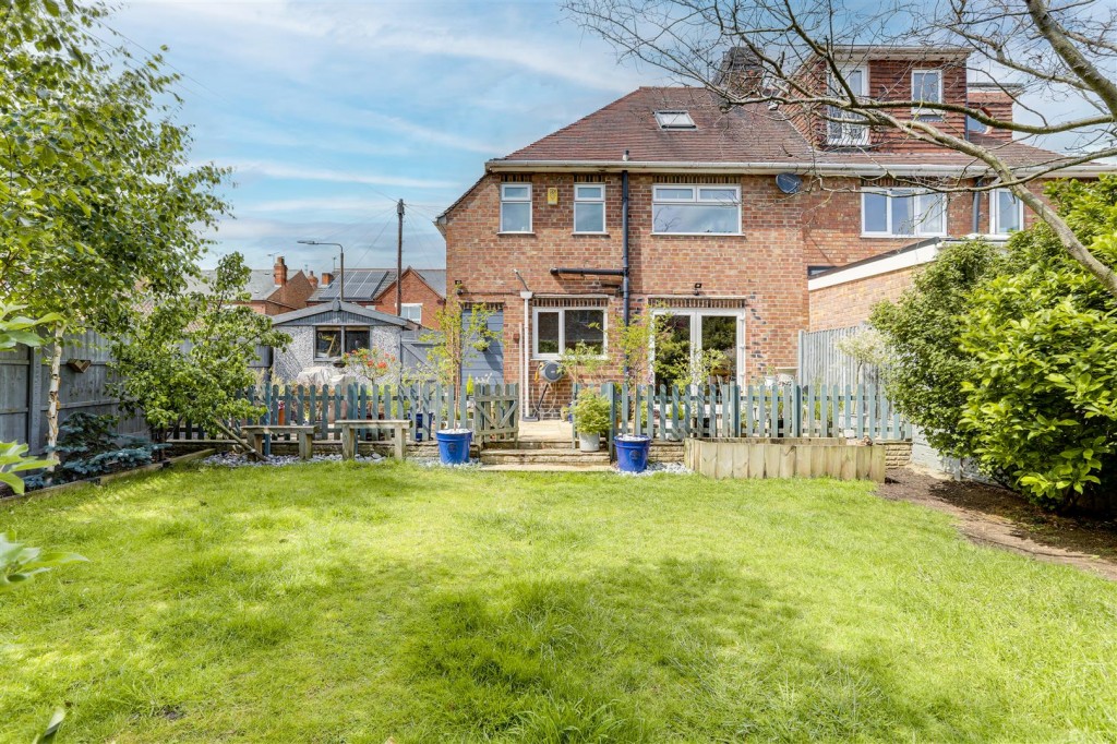 Oakleys Road, Long Eaton, Derbyshire, NG10 1FH