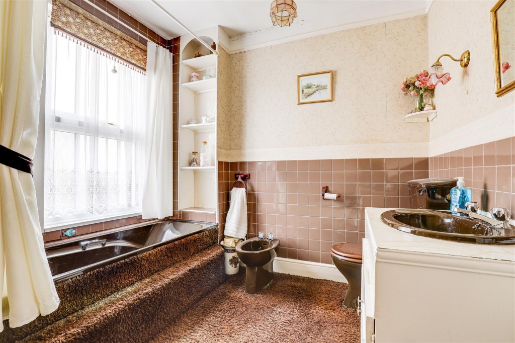Lower Kirklington Road, Southwell, Nottinghamshire, NG25 0DX