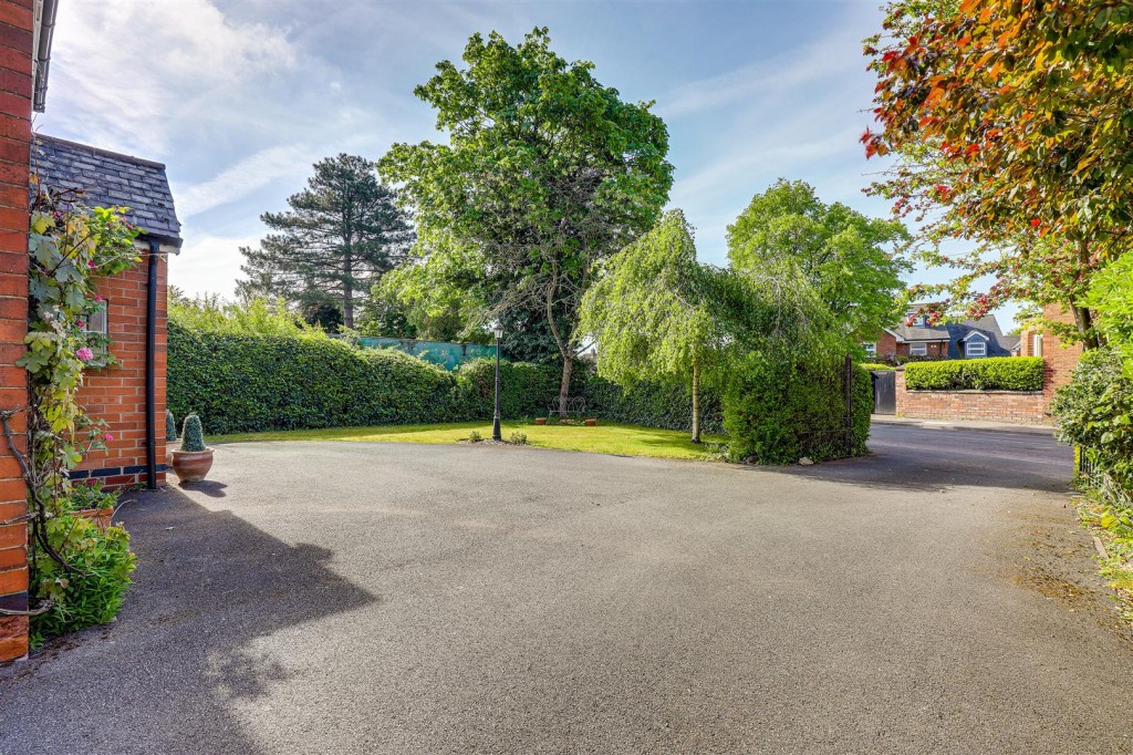 Lower Kirklington Road, Southwell, Nottinghamshire, NG25 0DX