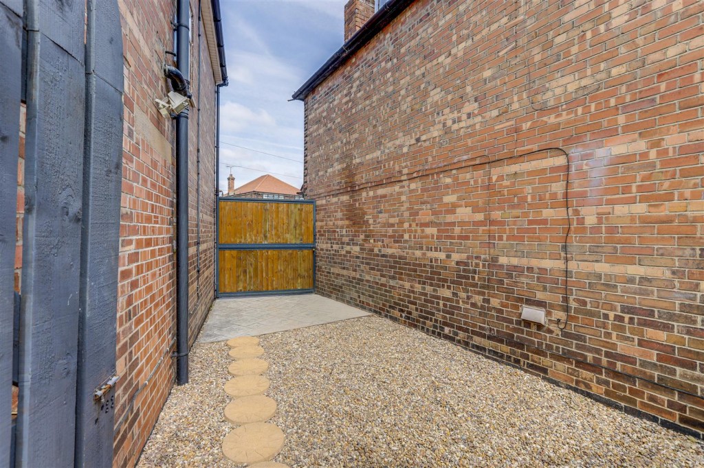 Franklyn Gardens, Aspley, Nottinghamshire, NG8 3NZ