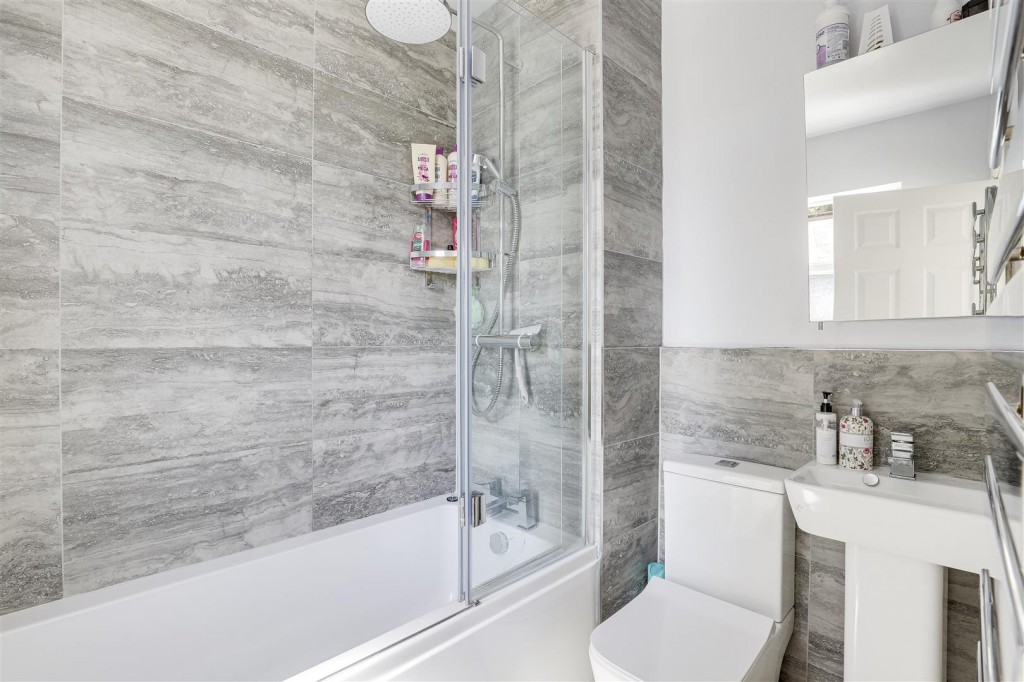 Yvonne Crescent, Carlton, Nottinghamshire, NG4 3AP