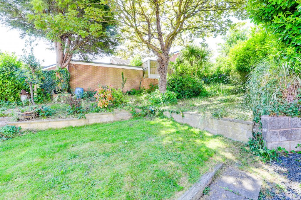 Yvonne Crescent, Carlton, Nottinghamshire, NG4 3AP