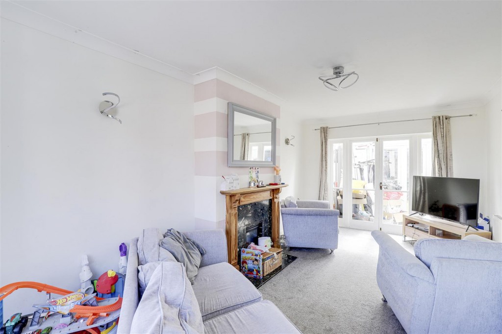 Yvonne Crescent, Carlton, Nottinghamshire, NG4 3AP