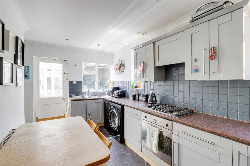 Yvonne Crescent, Carlton, Nottinghamshire, NG4 3AP