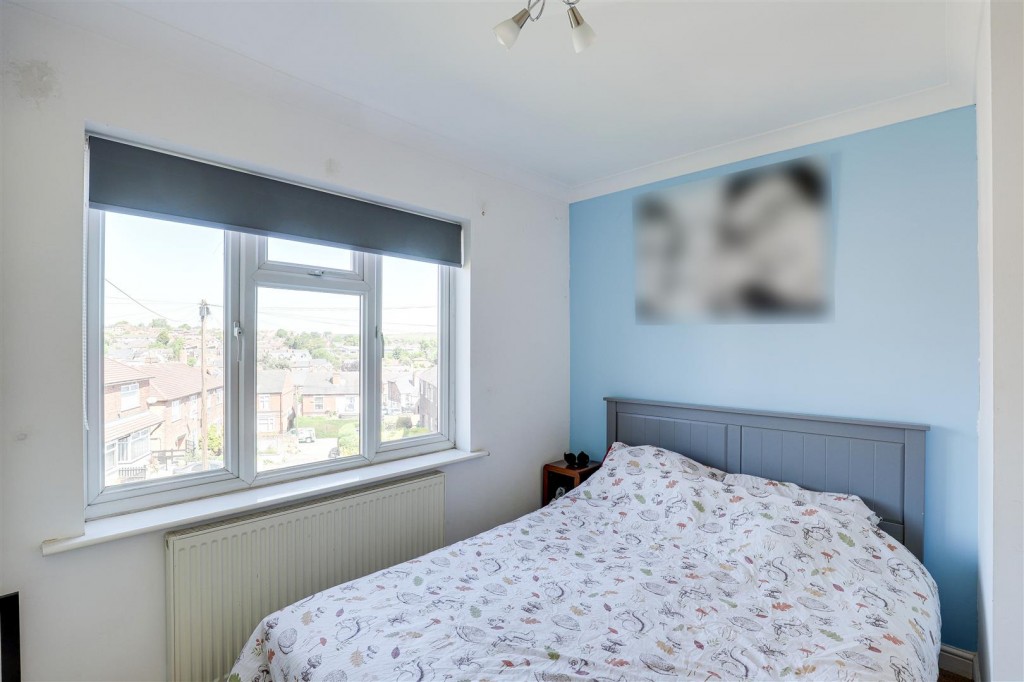 Yvonne Crescent, Carlton, Nottinghamshire, NG4 3AP