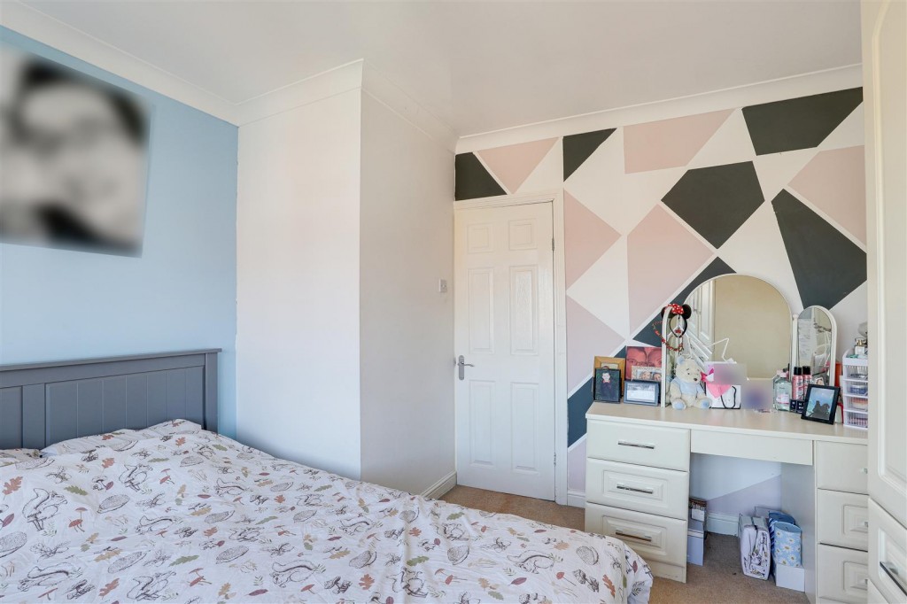 Yvonne Crescent, Carlton, Nottinghamshire, NG4 3AP