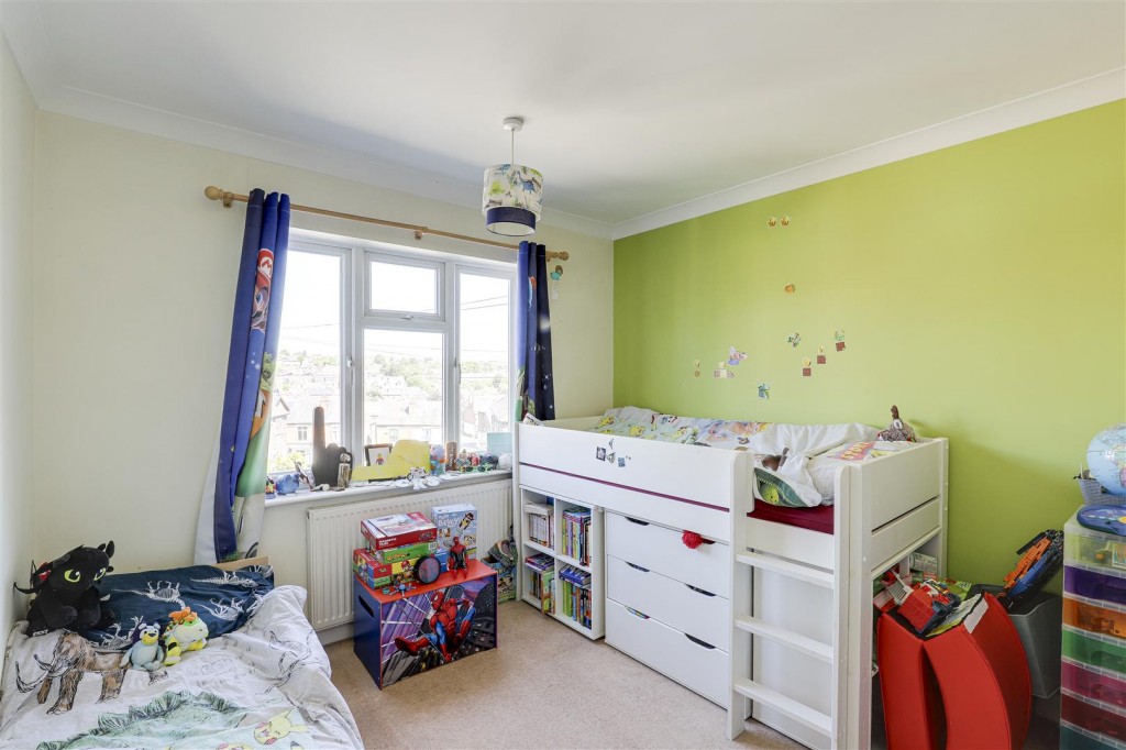 Yvonne Crescent, Carlton, Nottinghamshire, NG4 3AP