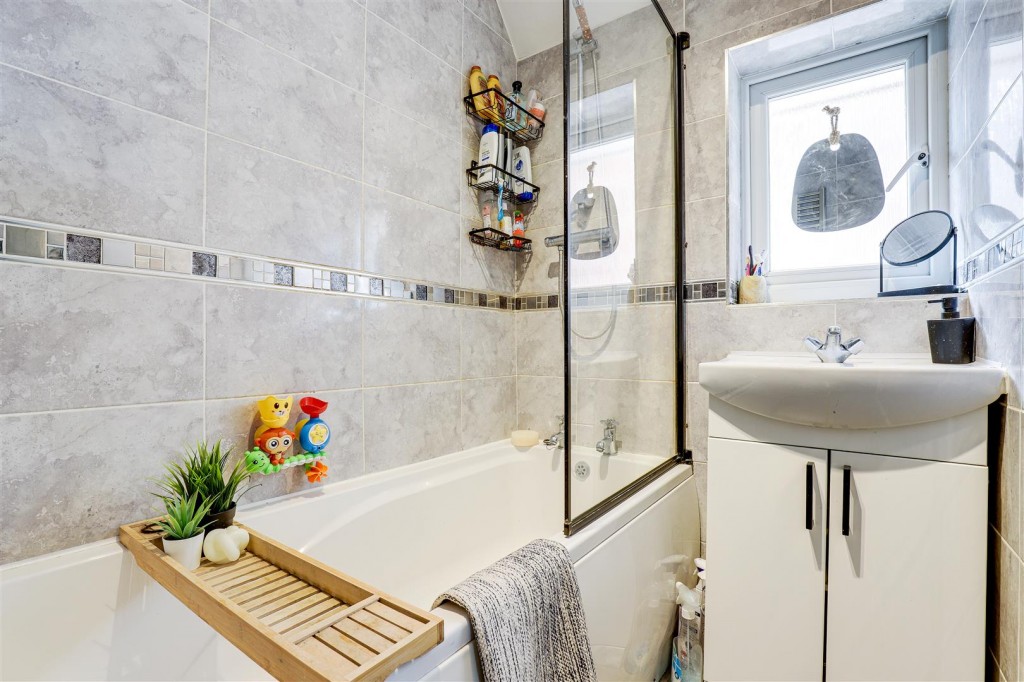 Cross Drive, Rainworth, Mansfield, Noittinghamshire, NG21 0JU