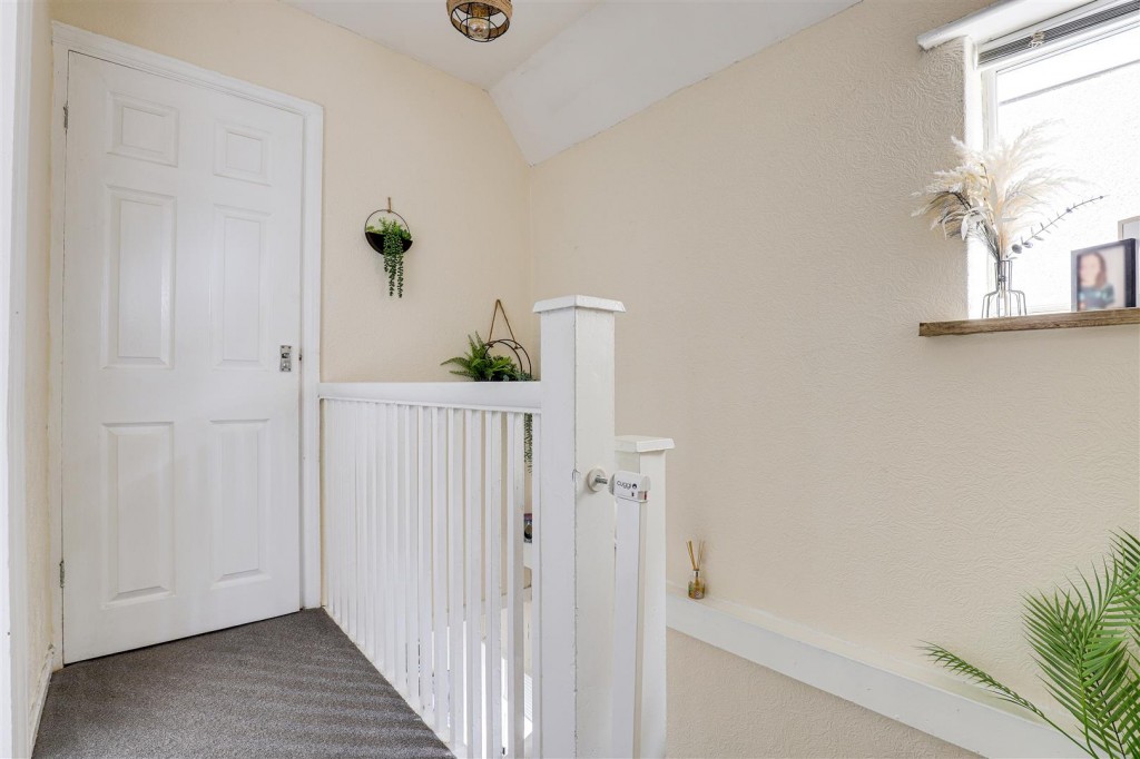 Cross Drive, Rainworth, Mansfield, Noittinghamshire, NG21 0JU