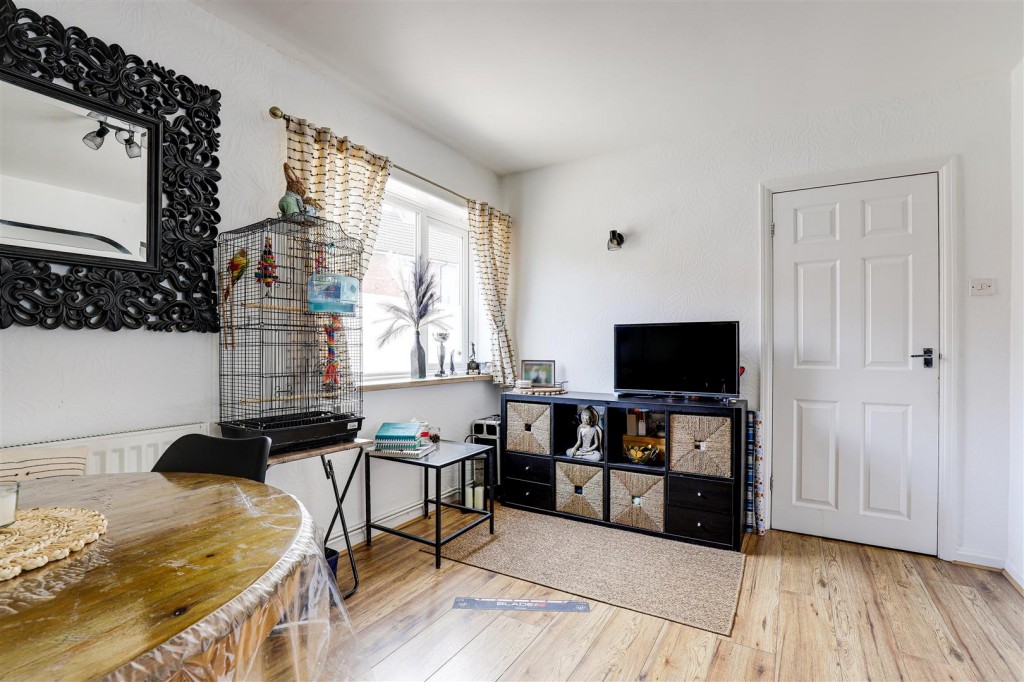 Cross Drive, Rainworth, Mansfield, Noittinghamshire, NG21 0JU