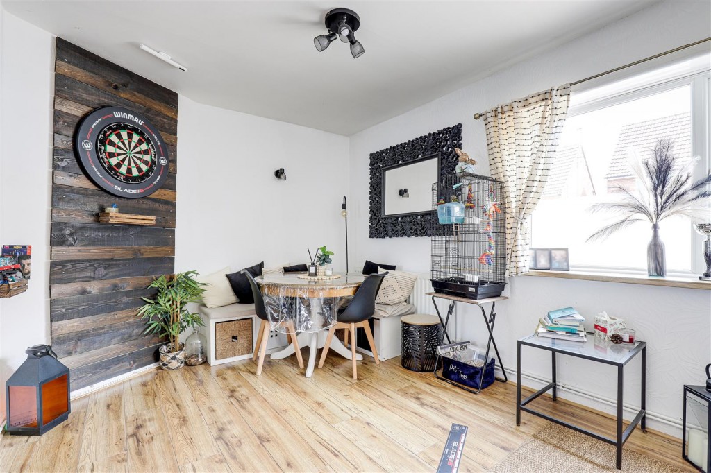 Cross Drive, Rainworth, Mansfield, Noittinghamshire, NG21 0JU
