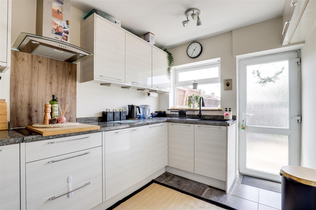Cross Drive, Rainworth, Mansfield, Noittinghamshire, NG21 0JU