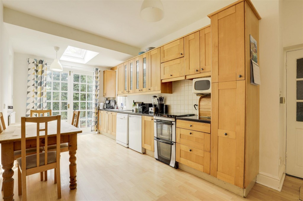 Edward Road, West Bridgford, Nottinghamshire, NG2 5GE