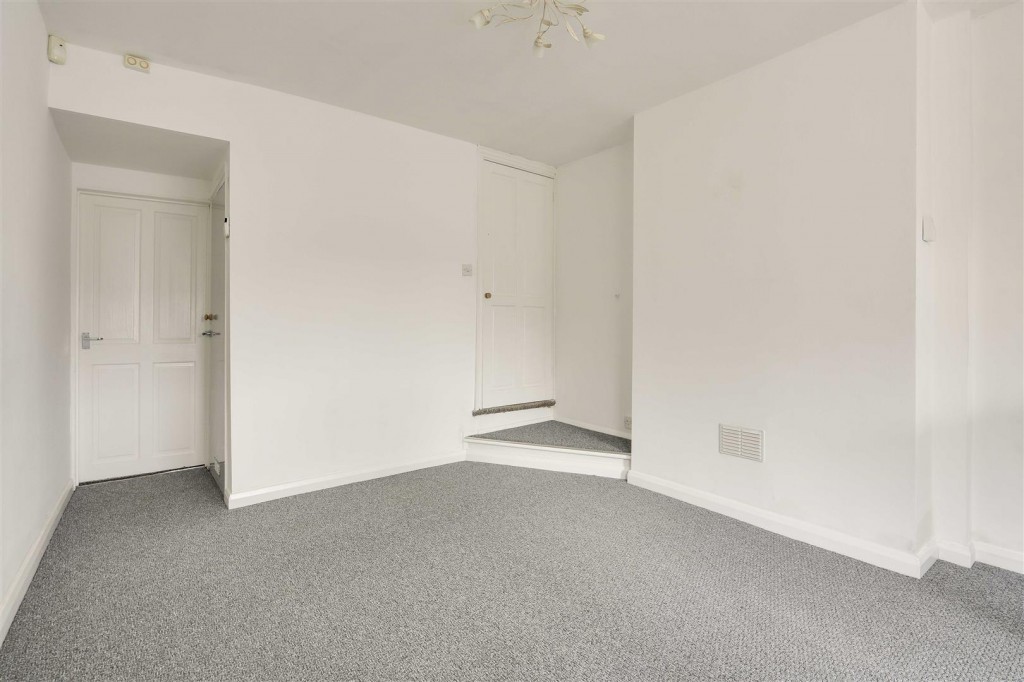 Carlingford Road, Hucknall, Nottinghamshire, NG15 7AG