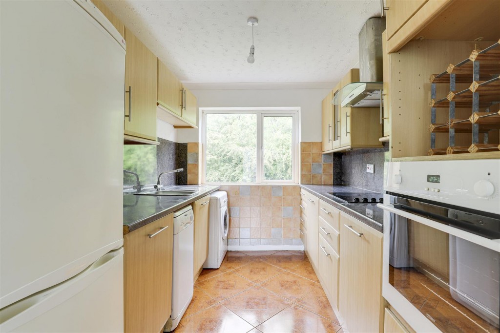 Spindle Gardens, Snape Wood, Nottinghamshire, NG6 7DG