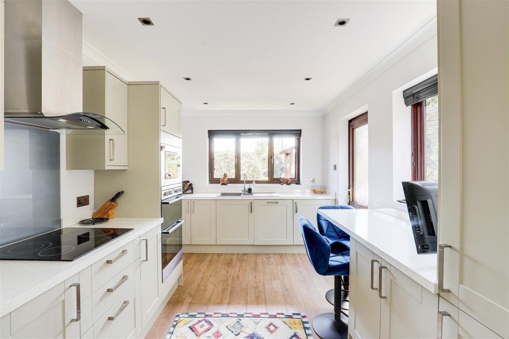 Axford Close, Gedling, Nottinghamshire, NG4 4BB