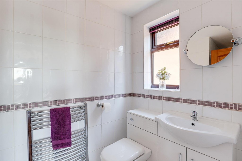 Axford Close, Gedling, Nottinghamshire, NG4 4BB