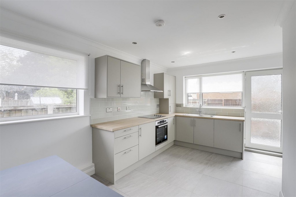Charles Avenue, Sandiacre, Nottinghamshire, NG10 5BX
