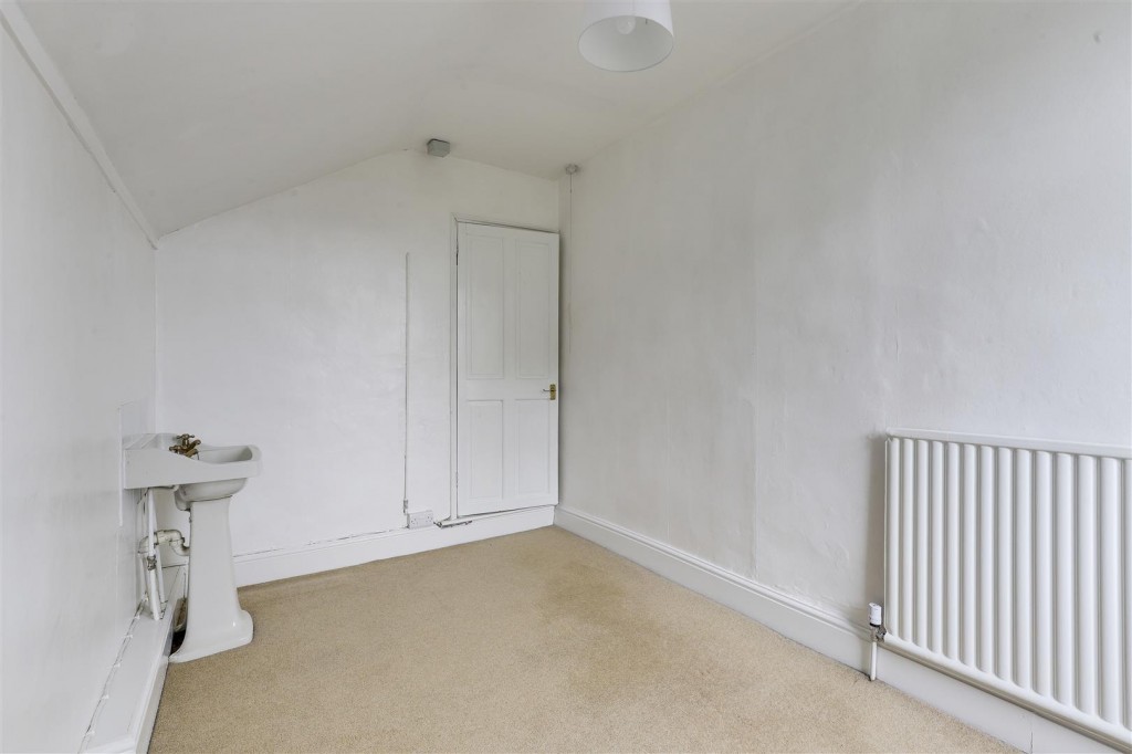 Standhill Road, Carlton, Nottinghamshire, NG4 1JN