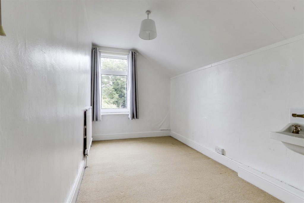 Standhill Road, Carlton, Nottinghamshire, NG4 1JN