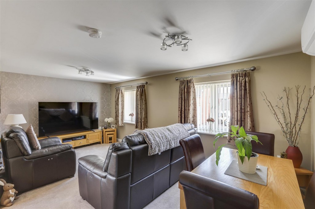 Kenbrook Road, Hucknall, Nottinghamshire, NG15 8HS