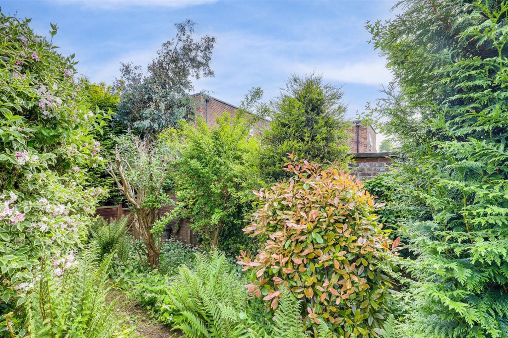 Whitby Crescent, Woodthorpe, Nottinghamshire, NG5 4NE