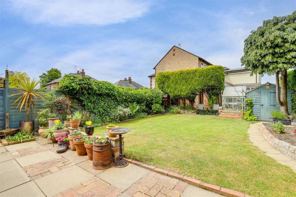 Arnot Hill Road, Arnold, Nottinghamshire, NG5 6LJ