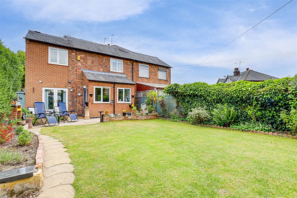 Arnot Hill Road, Arnold, Nottinghamshire, NG5 6LJ