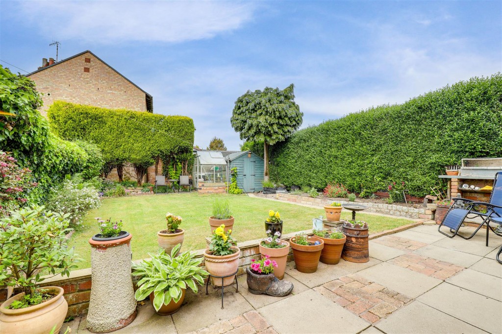Arnot Hill Road, Arnold, Nottinghamshire, NG5 6LJ