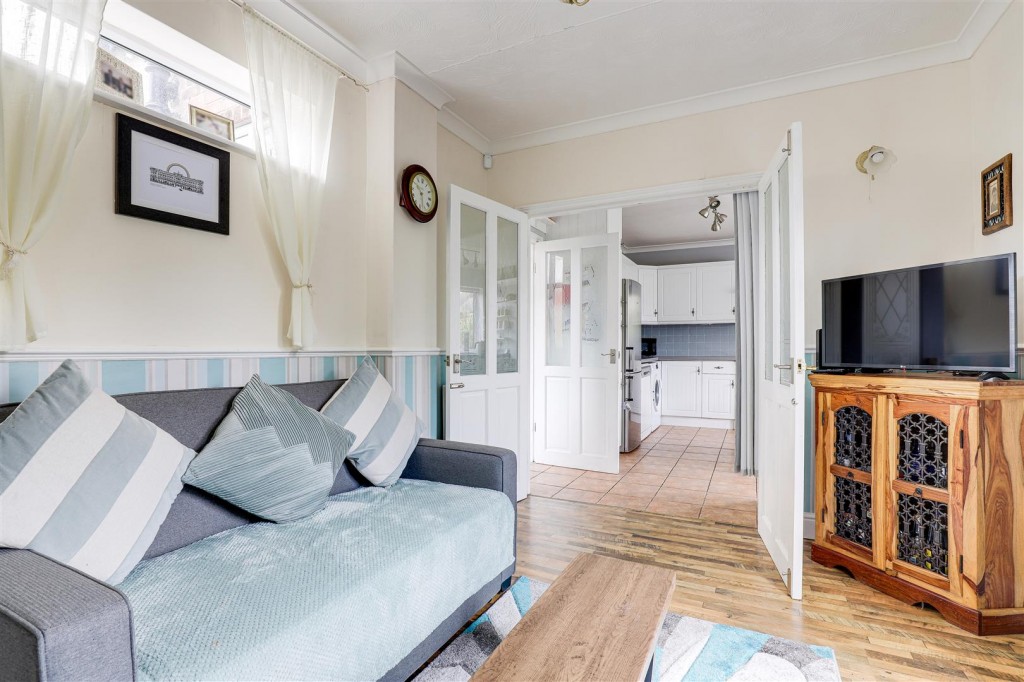 Arnot Hill Road, Arnold, Nottinghamshire, NG5 6LJ