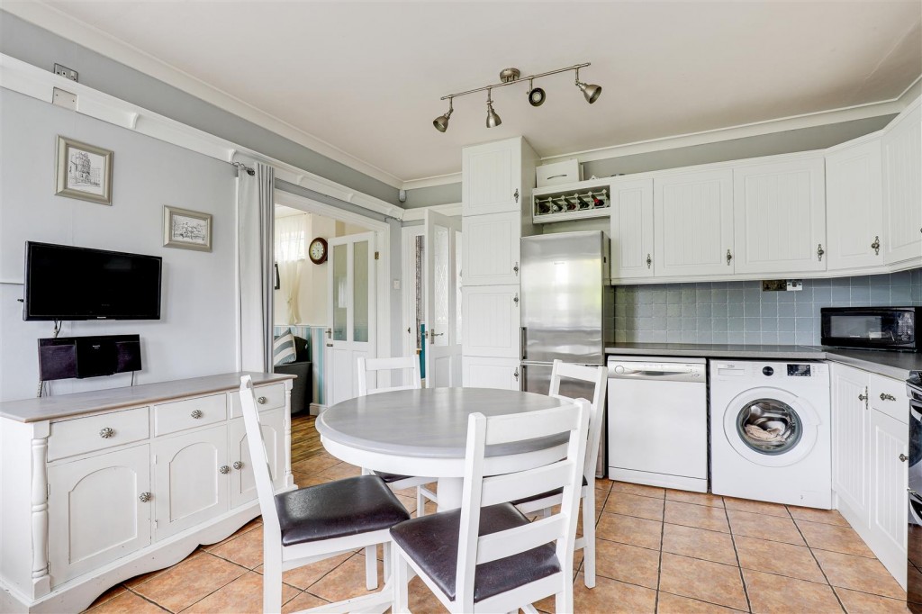 Arnot Hill Road, Arnold, Nottinghamshire, NG5 6LJ