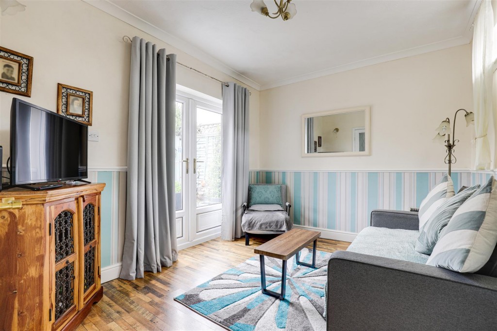 Arnot Hill Road, Arnold, Nottinghamshire, NG5 6LJ