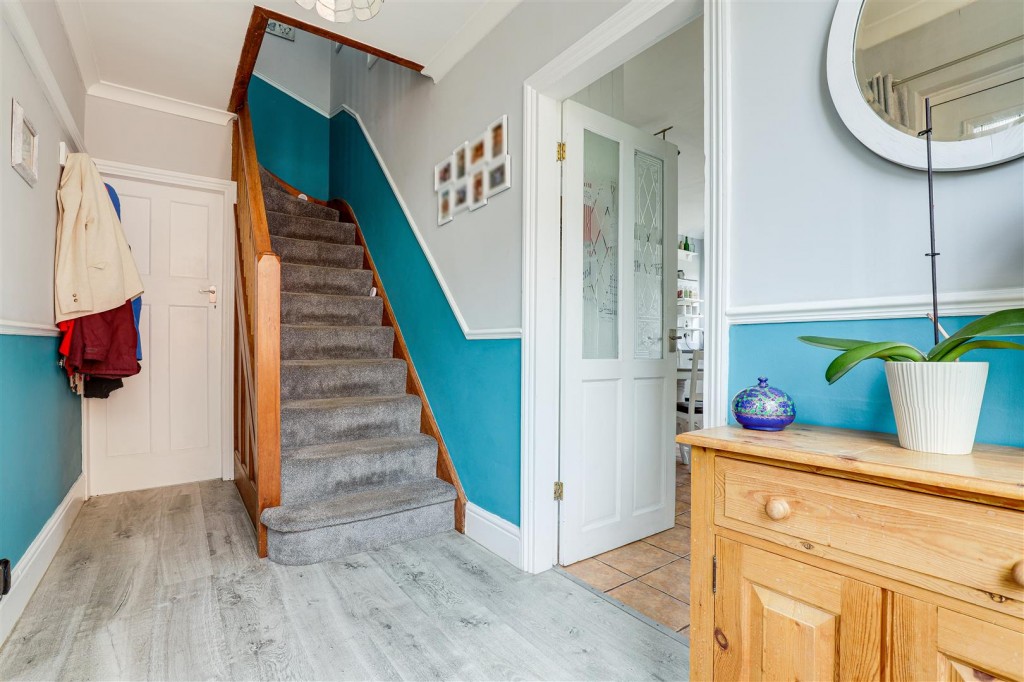 Arnot Hill Road, Arnold, Nottinghamshire, NG5 6LJ