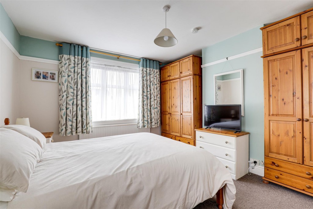 Arnot Hill Road, Arnold, Nottinghamshire, NG5 6LJ
