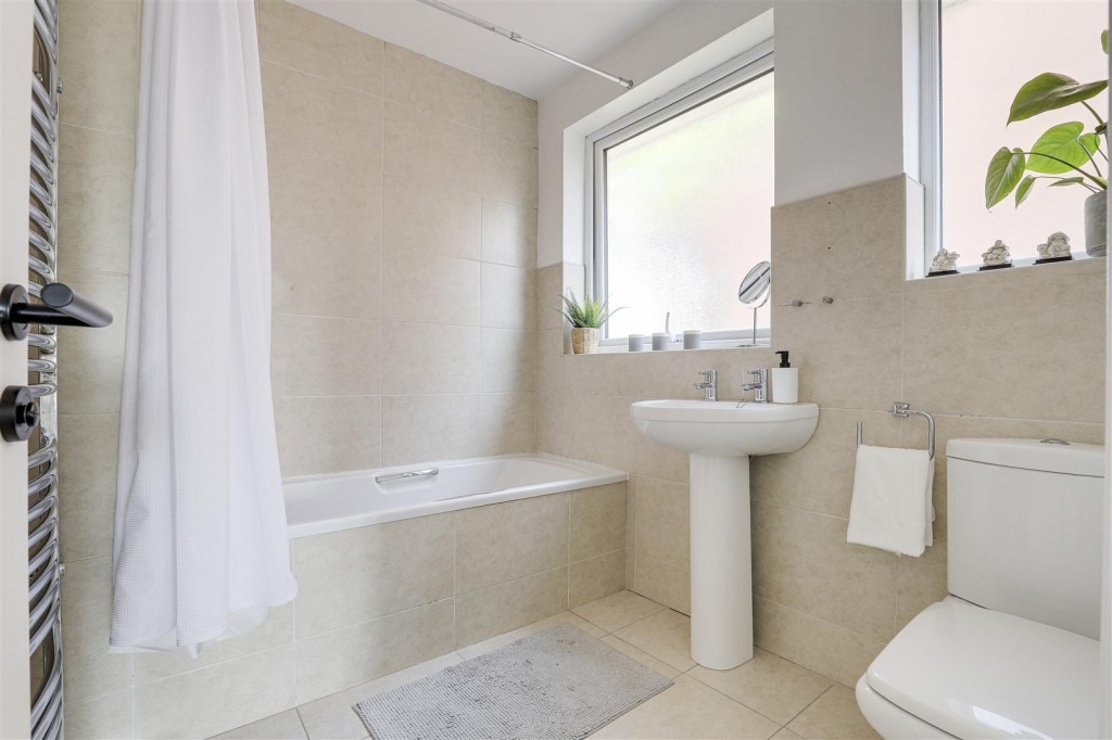 Sandford Road, Mapperley, Nottinghamshire, NG3 6AG
