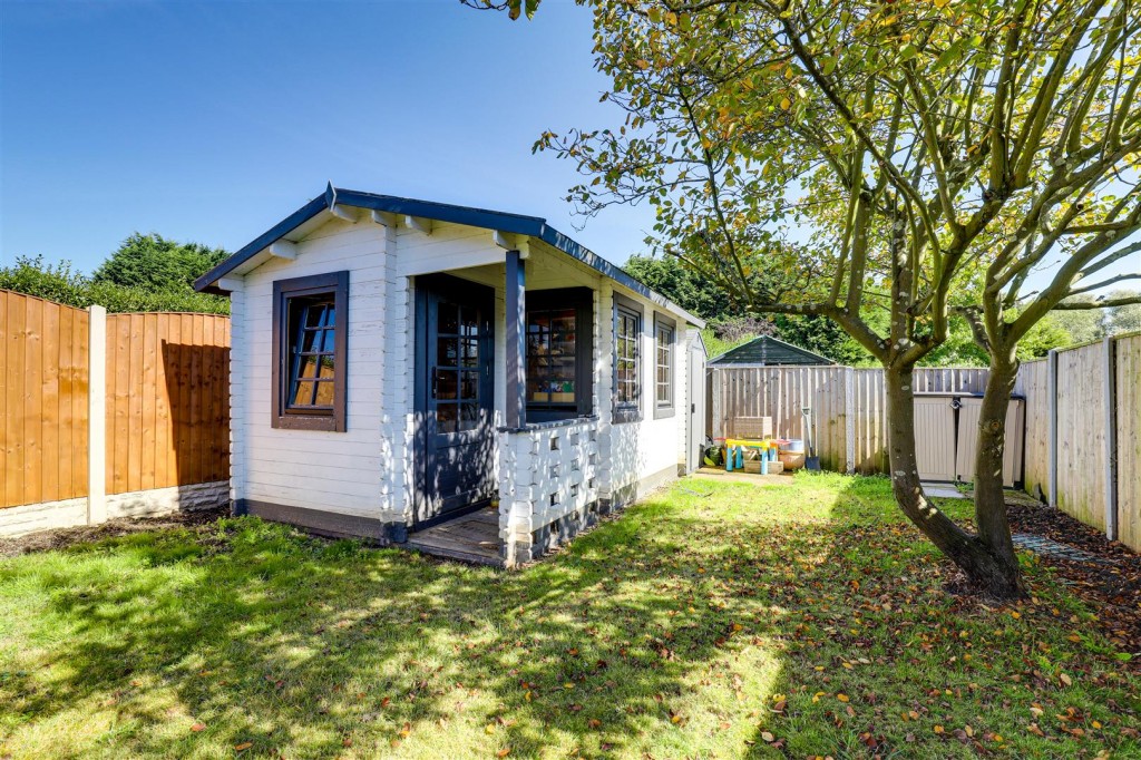 Lowdham Road, Gunthorpe, Nottinghamshire, NG14 7ES