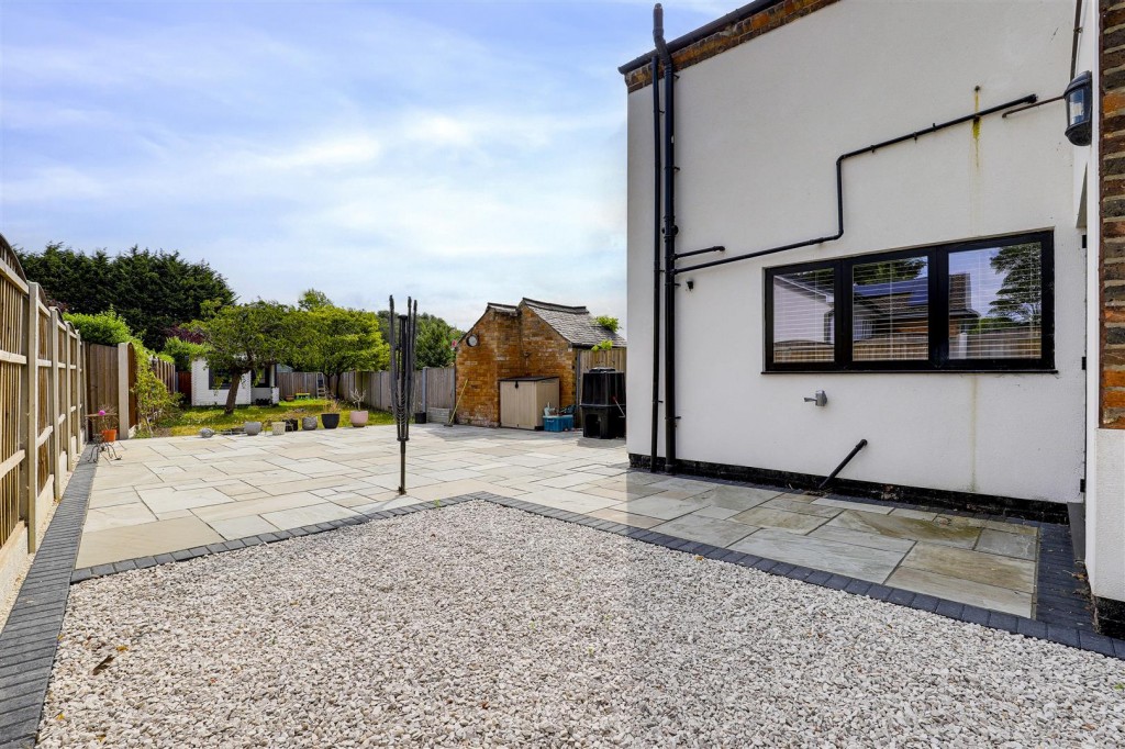 Lowdham Road, Gunthorpe, Nottinghamshire, NG14 7ES