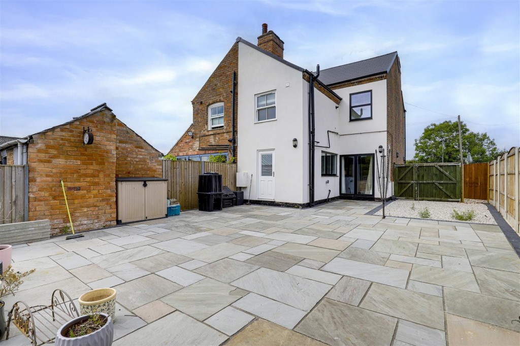 Lowdham Road, Gunthorpe, Nottinghamshire, NG14 7ES